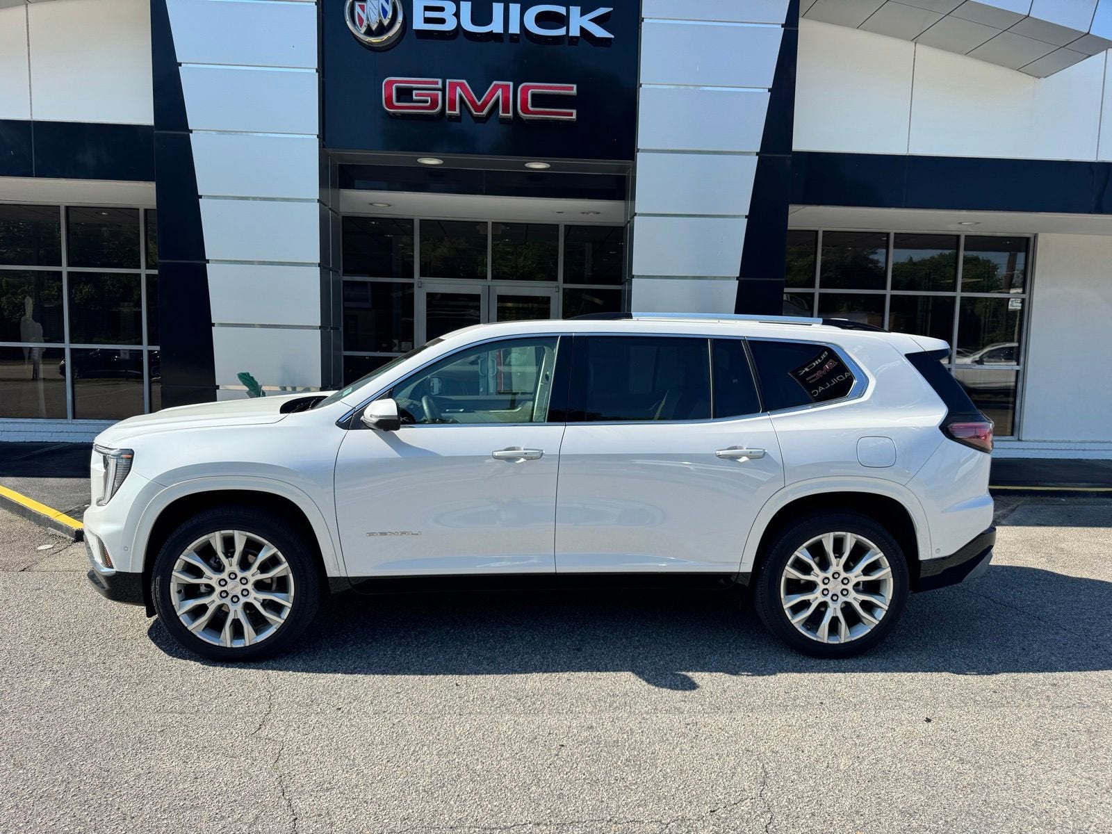 2024 GMC Acadia Denali
