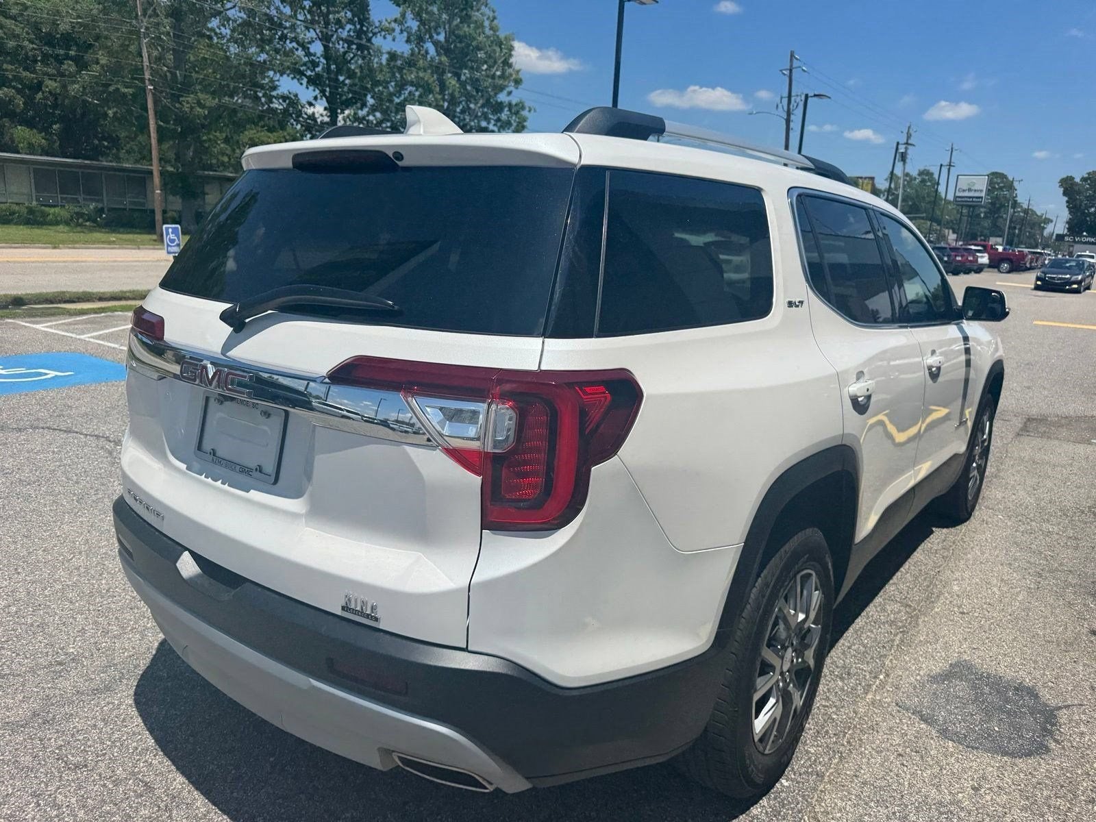 2023 GMC Acadia SLT