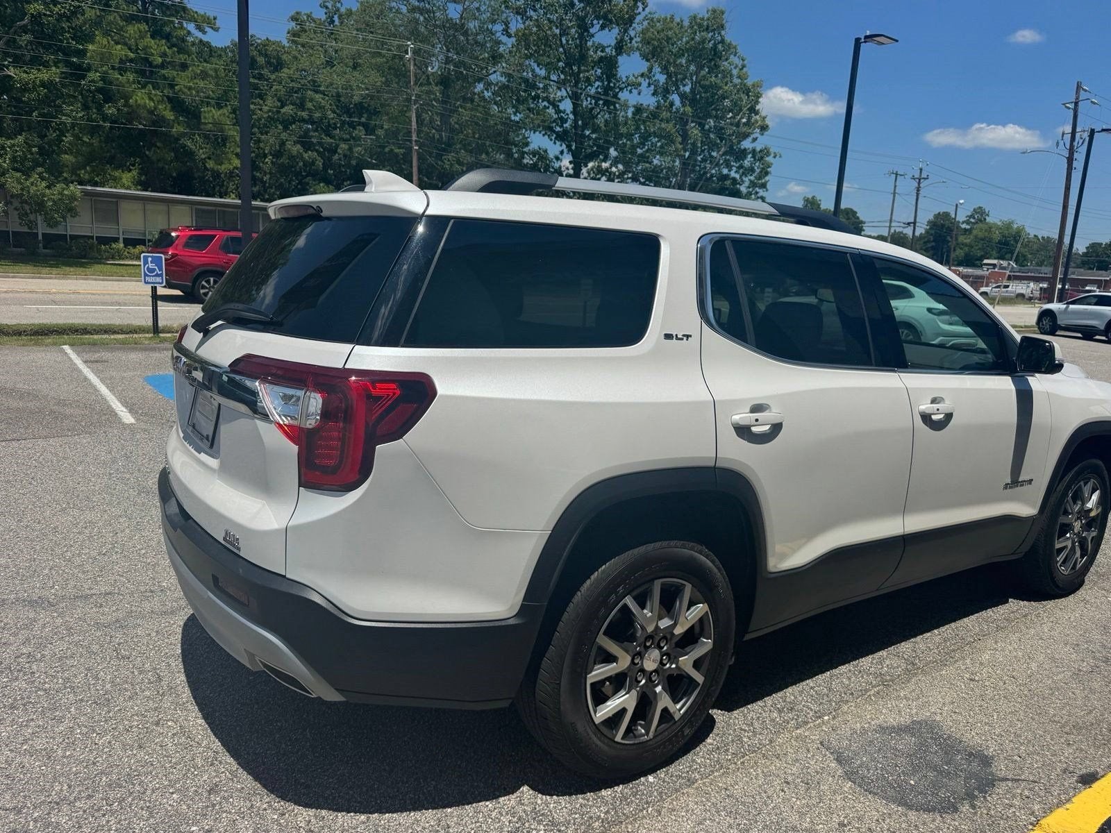 2023 GMC Acadia SLT