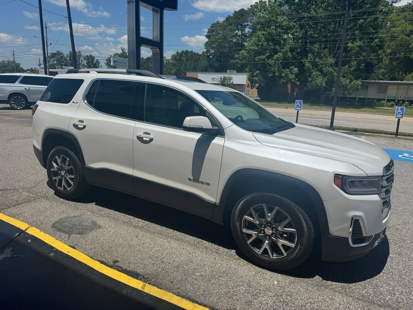 2023 GMC Acadia SLT