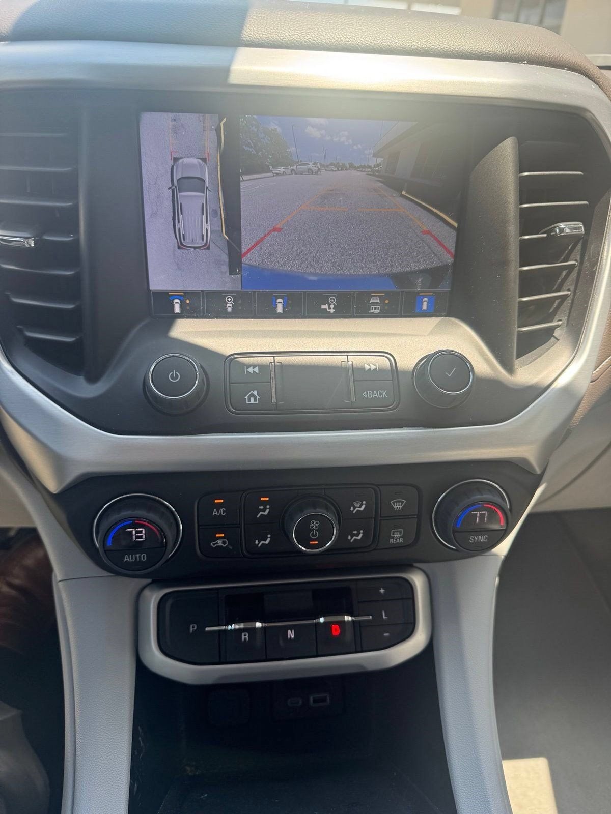 2023 GMC Acadia SLT