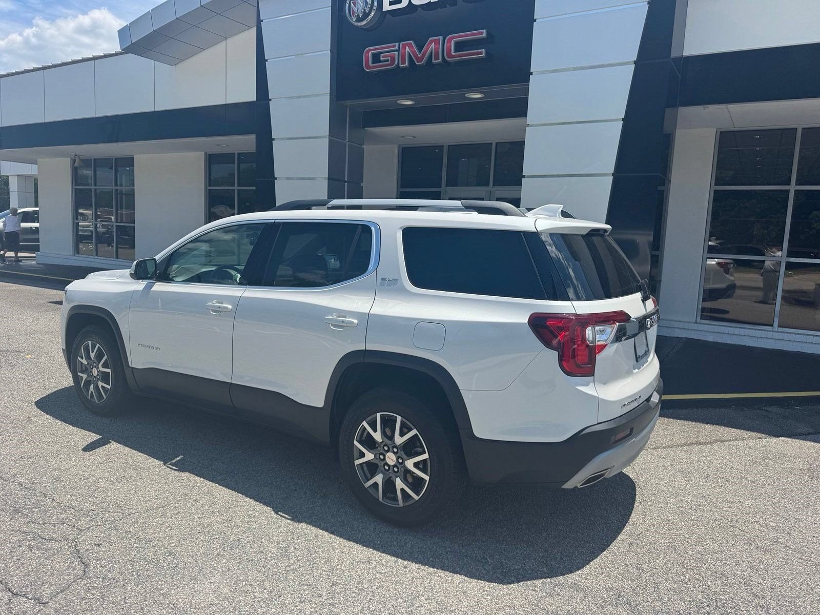 2023 GMC Acadia SLT