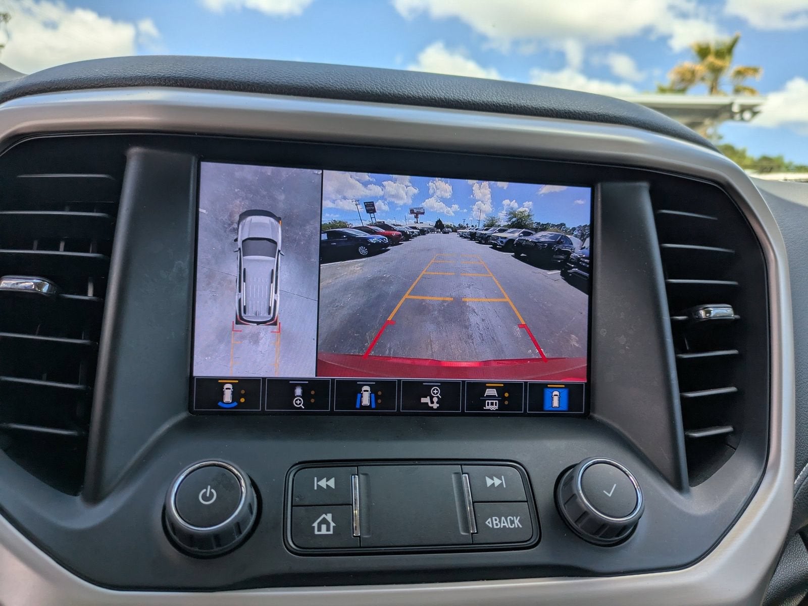 2023 GMC Acadia Denali