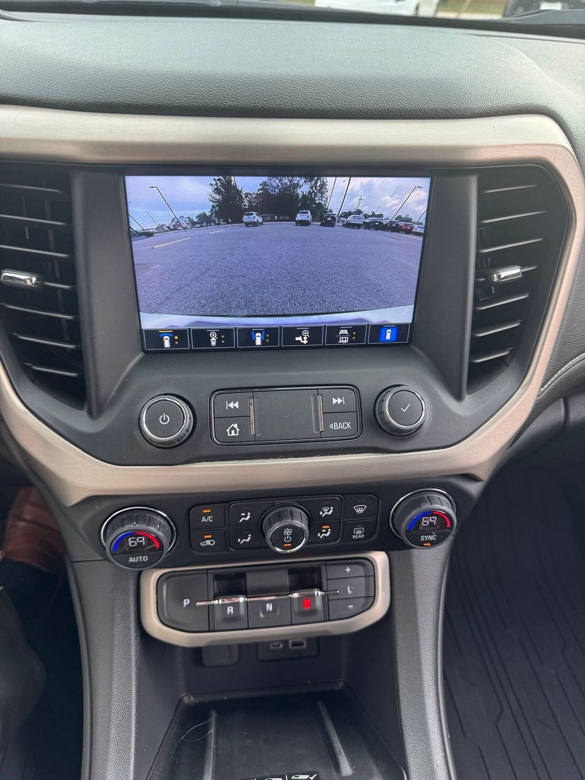 2022 GMC Acadia Denali