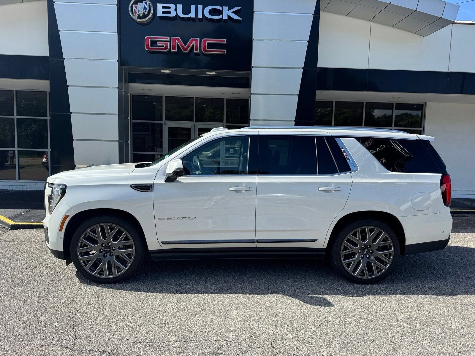 2025 GMC Yukon Denali Ultimate