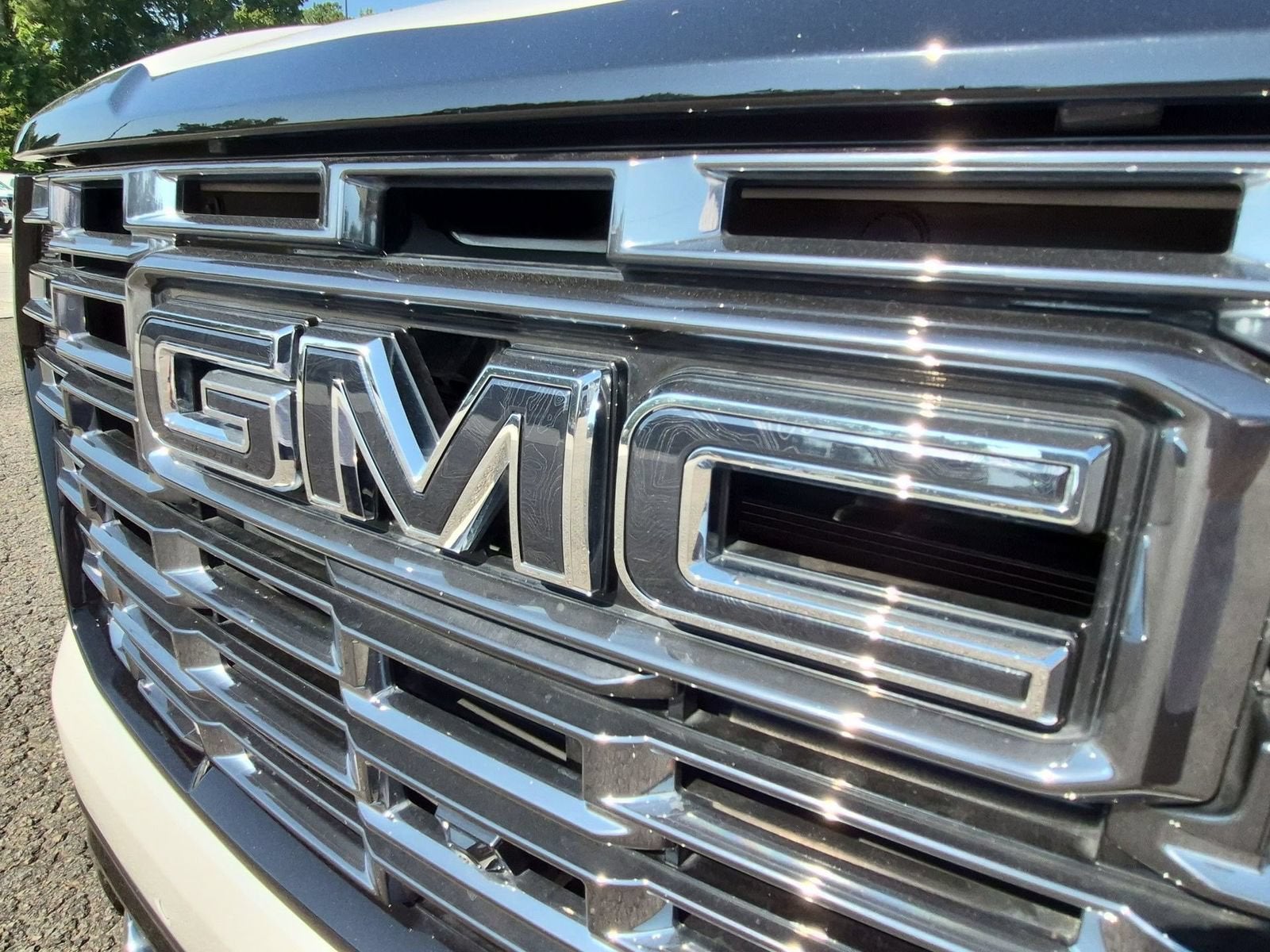 2025 GMC Yukon Denali Ultimate - Photo 34