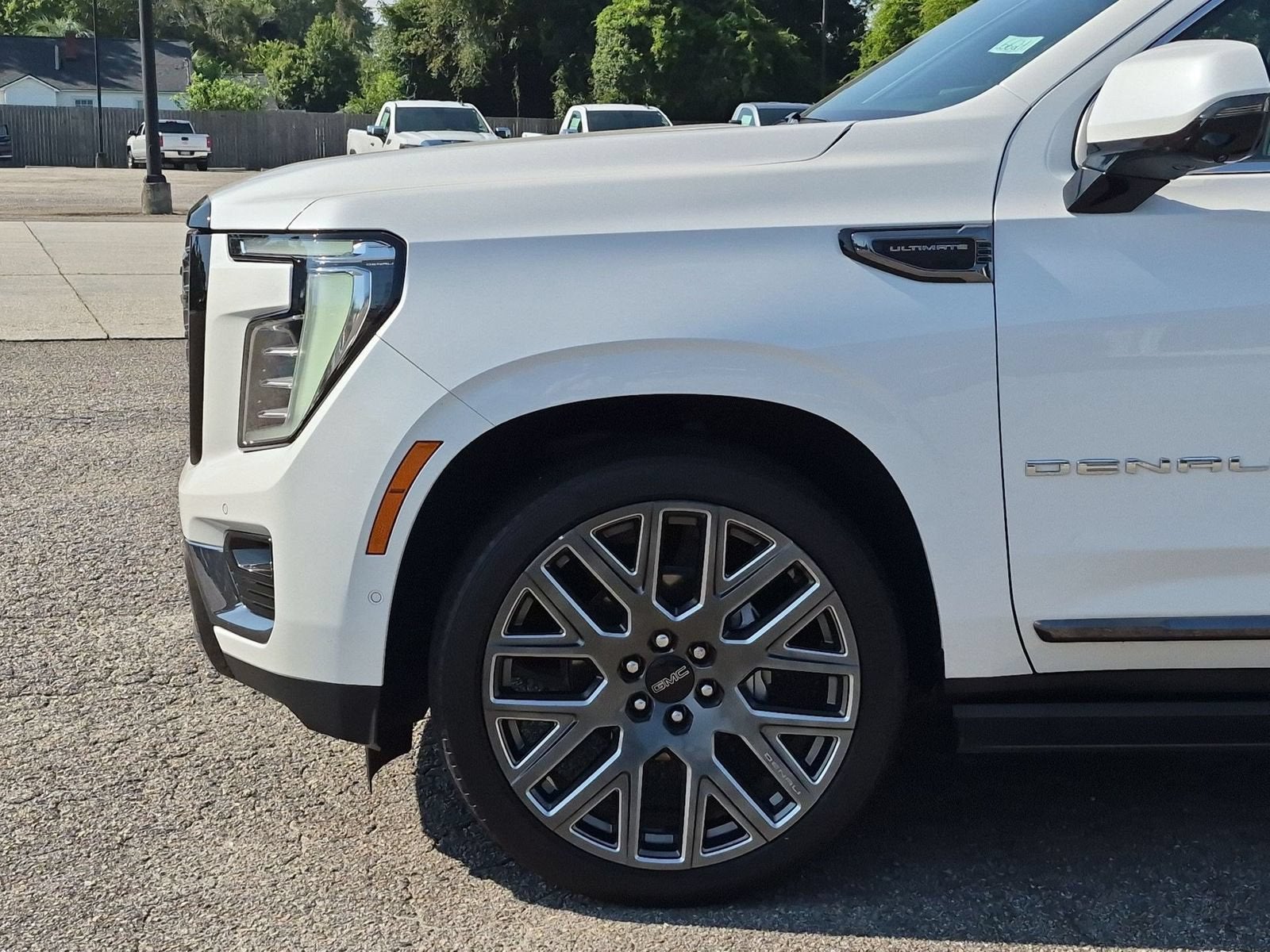 2025 GMC Yukon Denali Ultimate - Photo 36