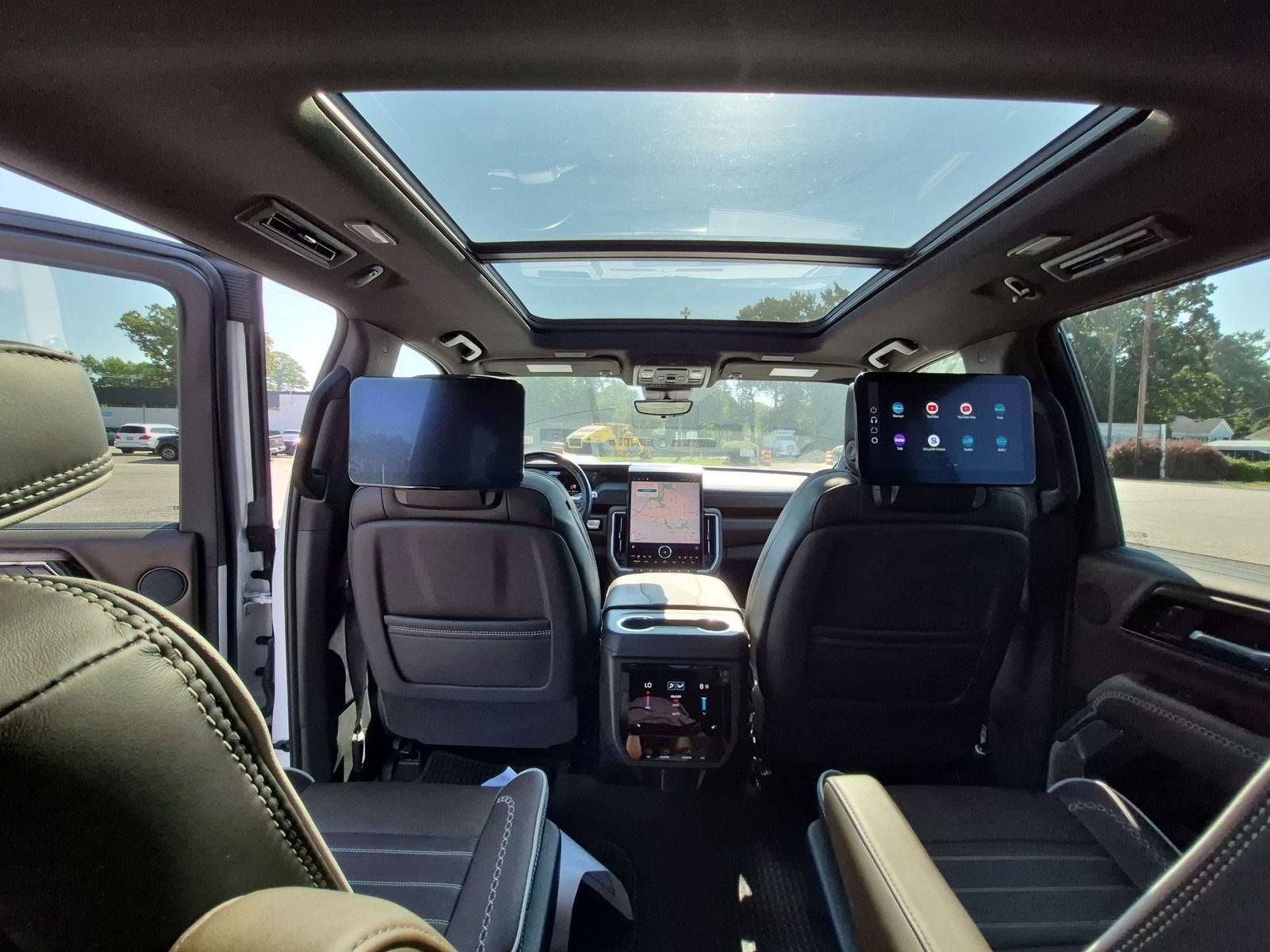 2025 GMC Yukon Denali Ultimate - Photo 38