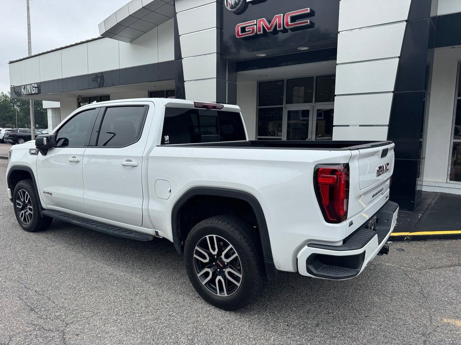 2023 GMC Sierra 1500 AT4