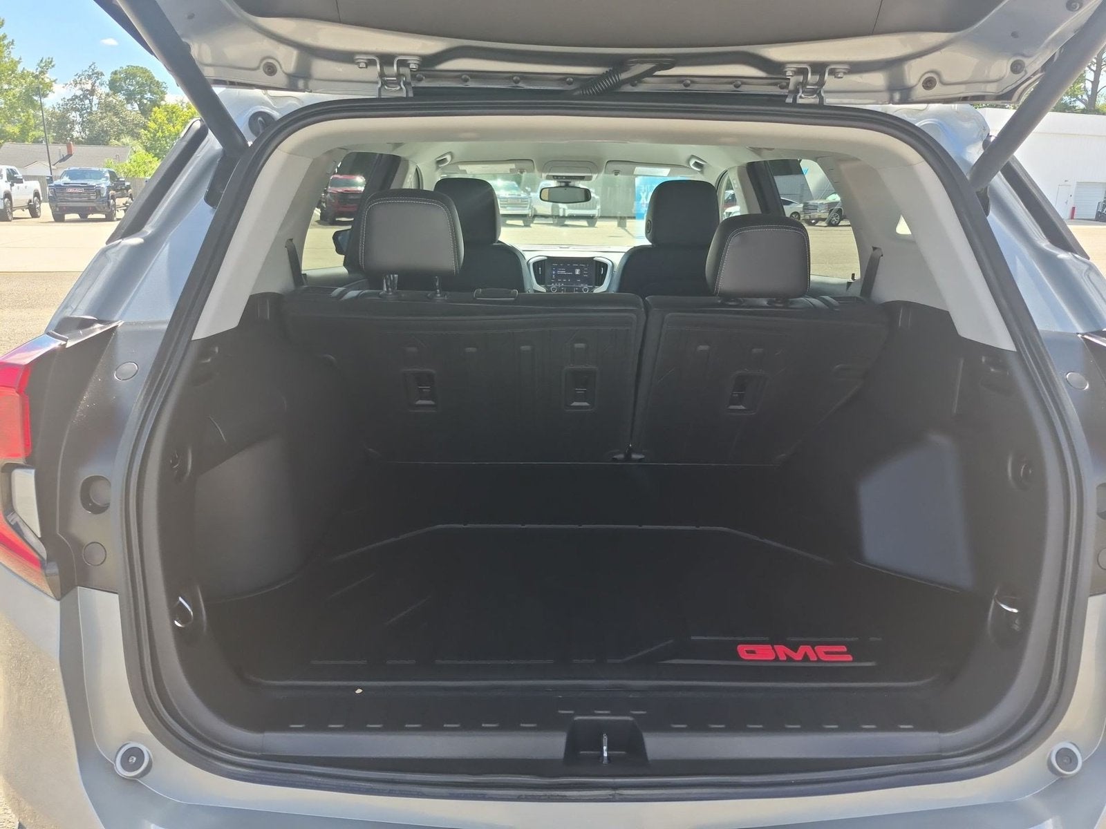 2024 GMC Terrain SLT - Photo 24