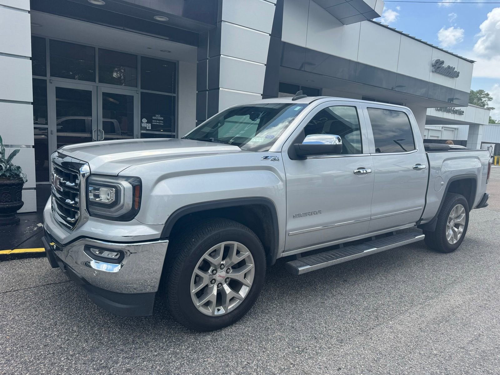 2018 GMC Sierra 4WD Crew Cab Short Box SLT's photo