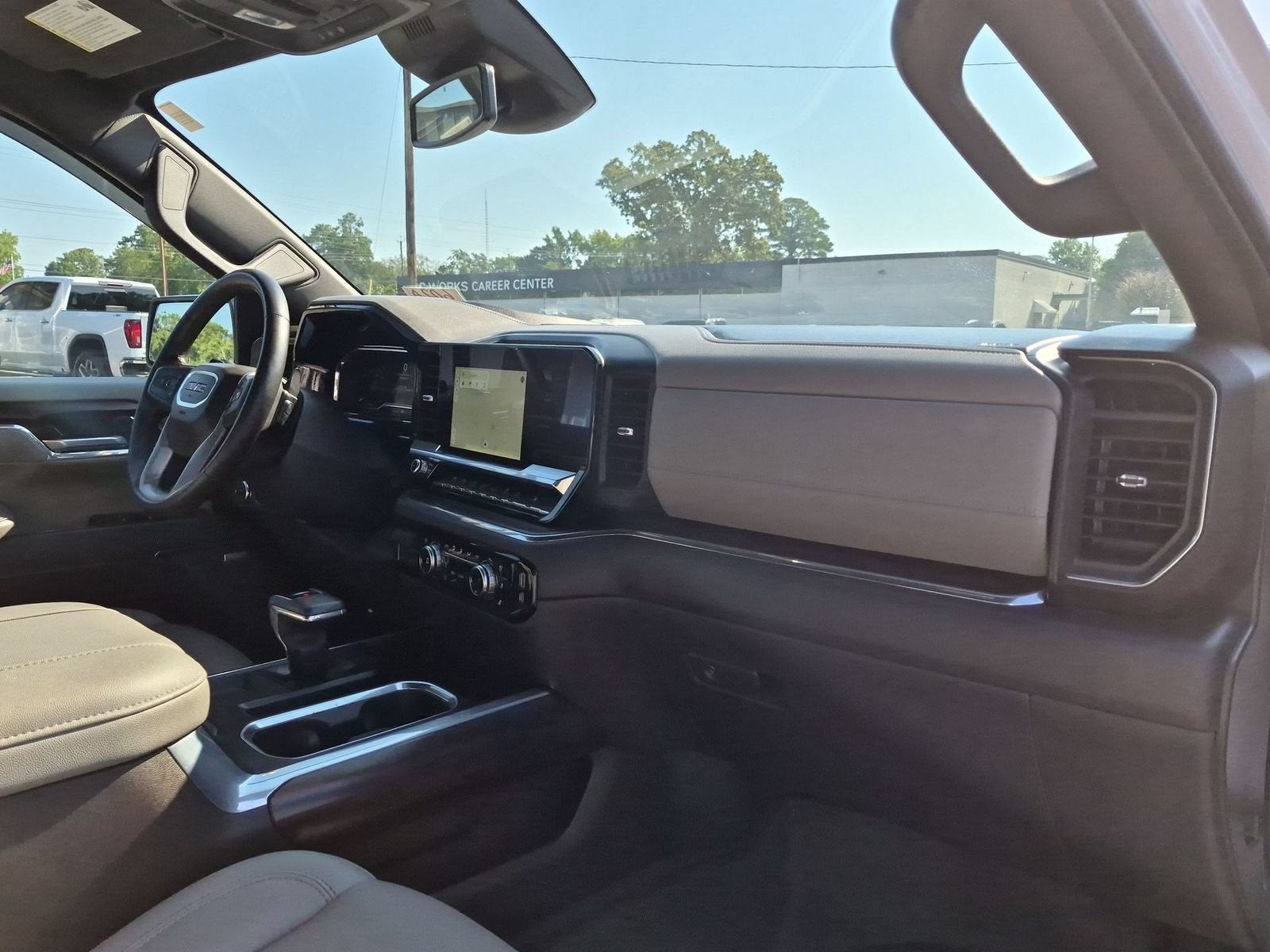 2024 GMC Sierra 1500 SLT - Photo 31