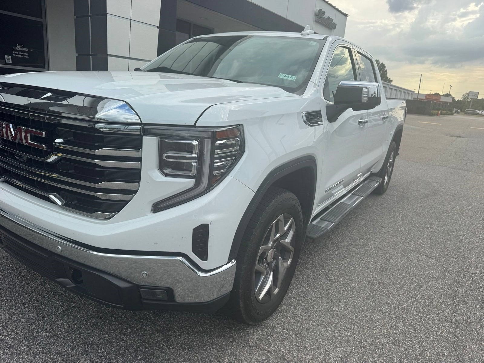 2025 GMC Sierra 1500 SLT