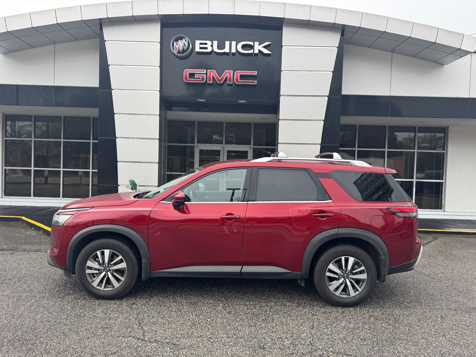 2024 Nissan Pathfinder SL 4WD