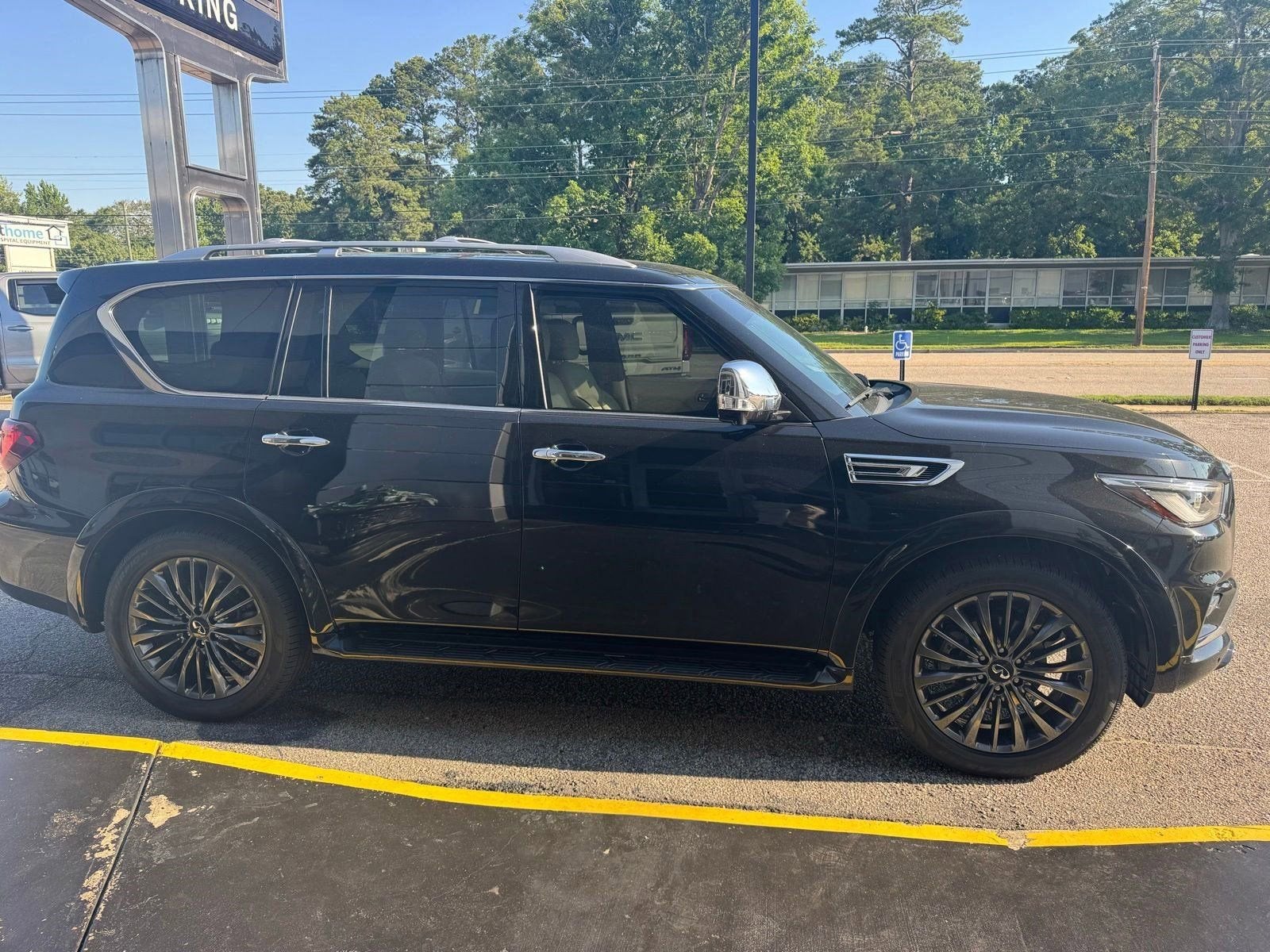 2023 INFINITI QX80 SENSORY