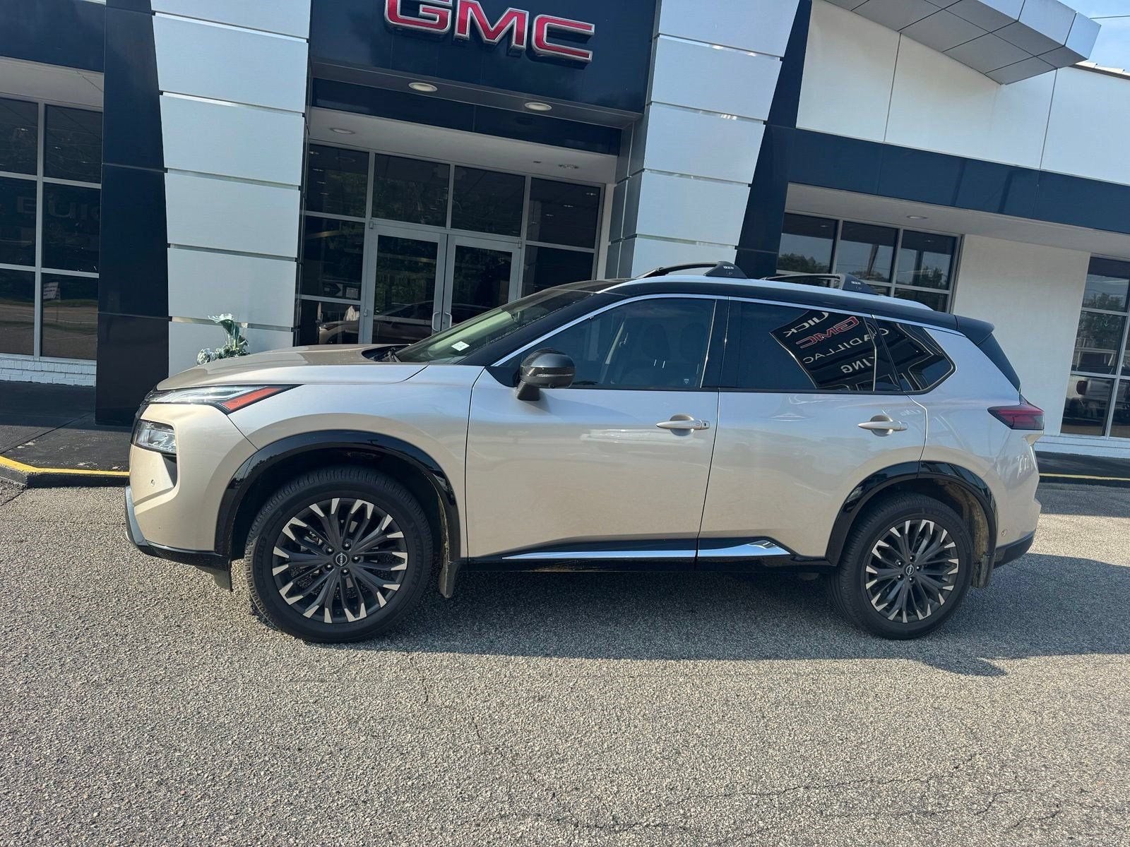 2025 Nissan Rogue Platinum FWD